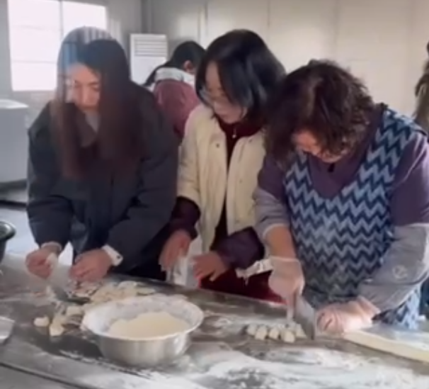 齐聚一堂共庆冬至节